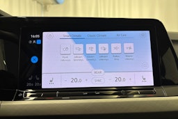 valkoinen Volkswagen Golf 2023 kuva 19.