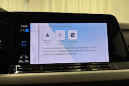 valkoinen Volkswagen Golf 2023 kuva 20.