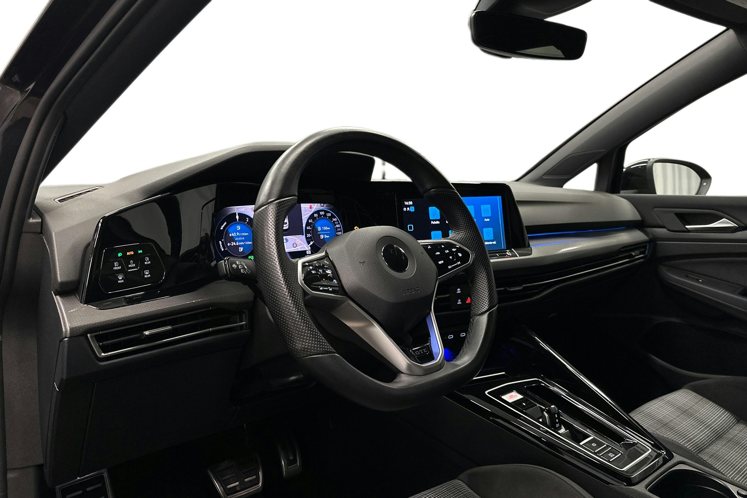 musta Volkswagen Golf 2023 kuva 7.