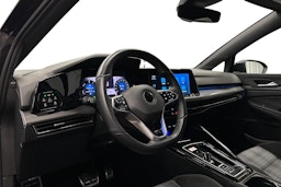 musta Volkswagen Golf 2023 kuva 7.