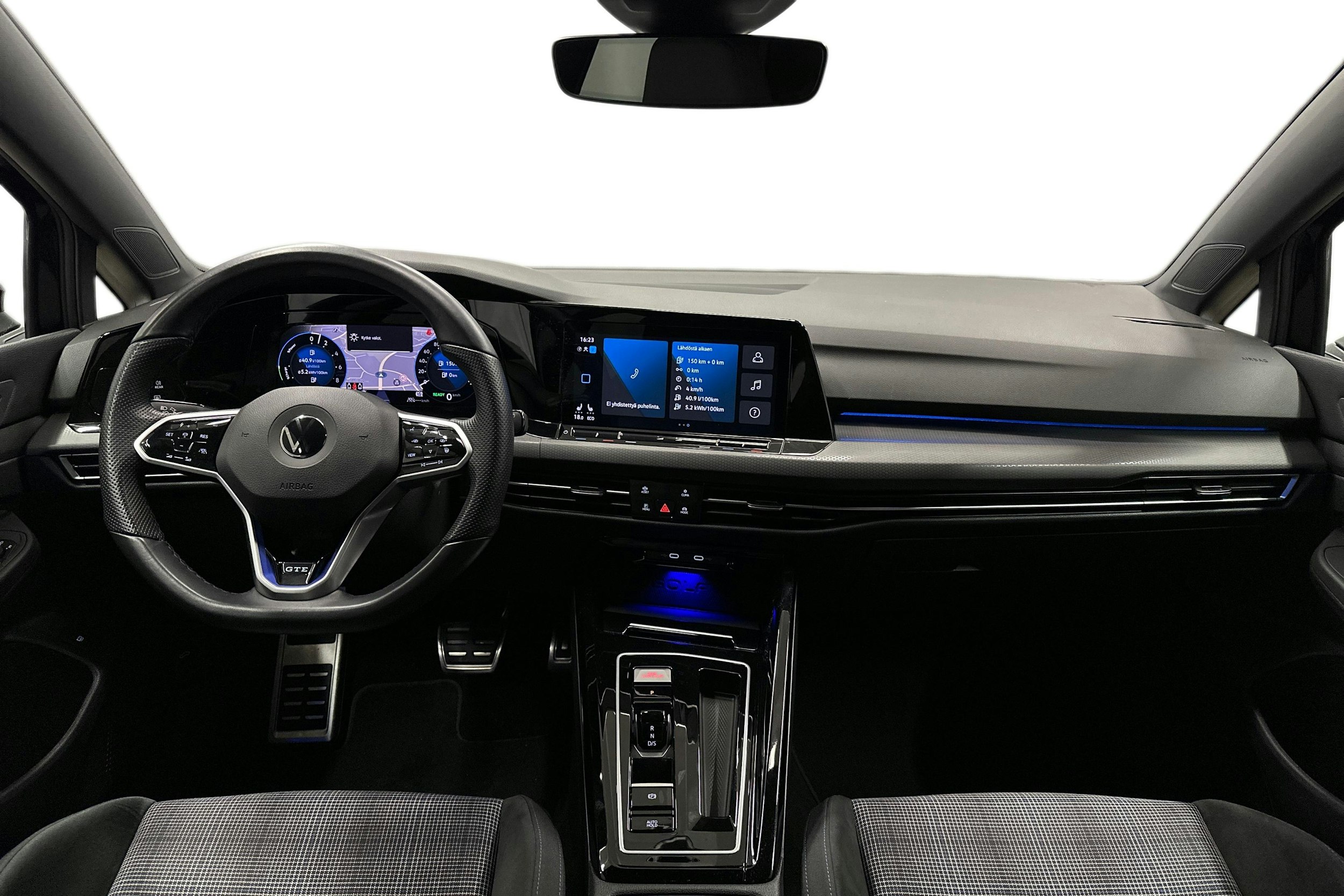 musta Volkswagen Golf 2023 kuva 9.