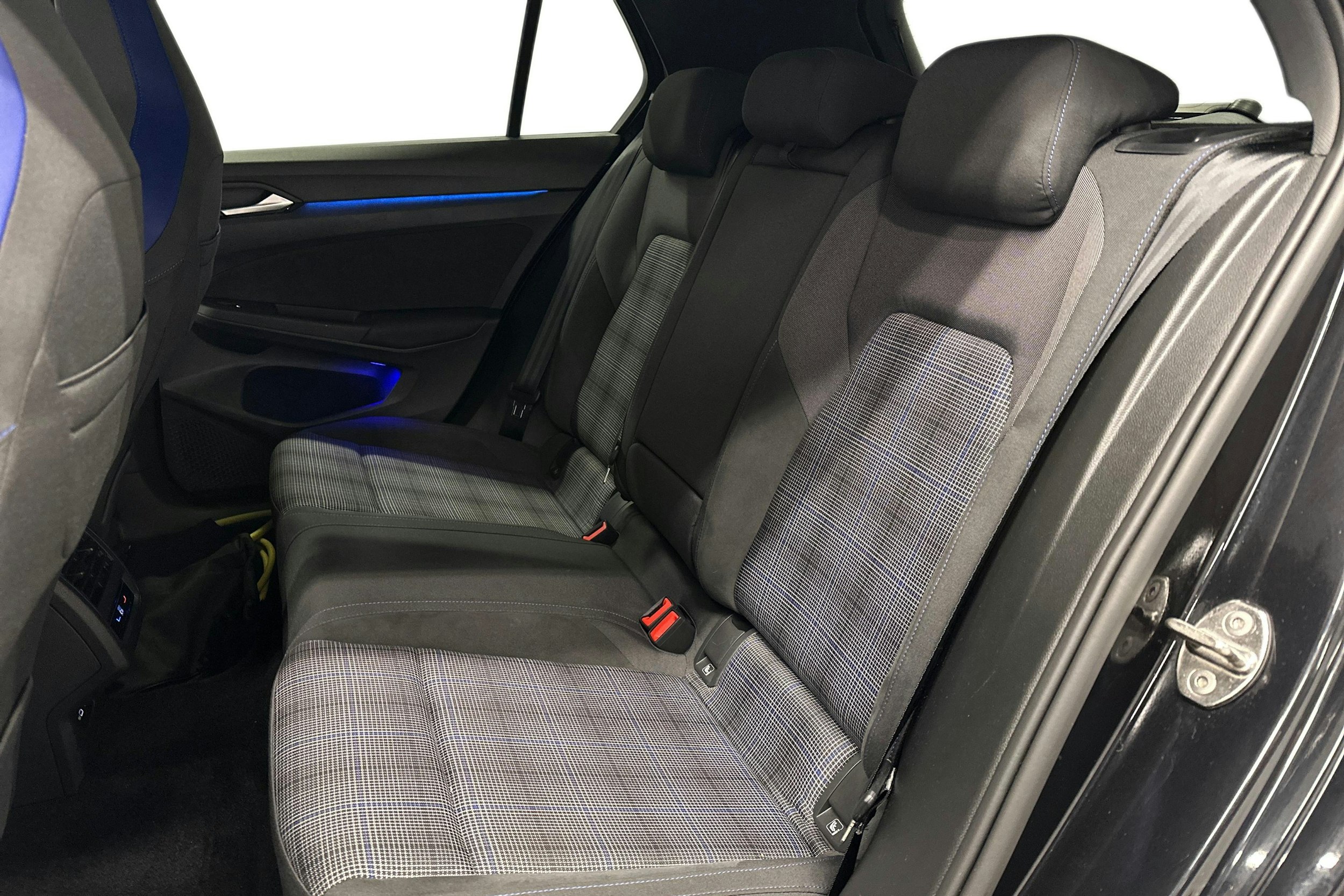 musta Volkswagen Golf 2023 kuva 10.