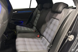 musta Volkswagen Golf 2023 kuva 10.