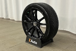 musta Volkswagen Golf 2023 kuva 13.