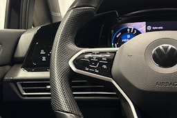 musta Volkswagen Golf 2023 kuva 17.