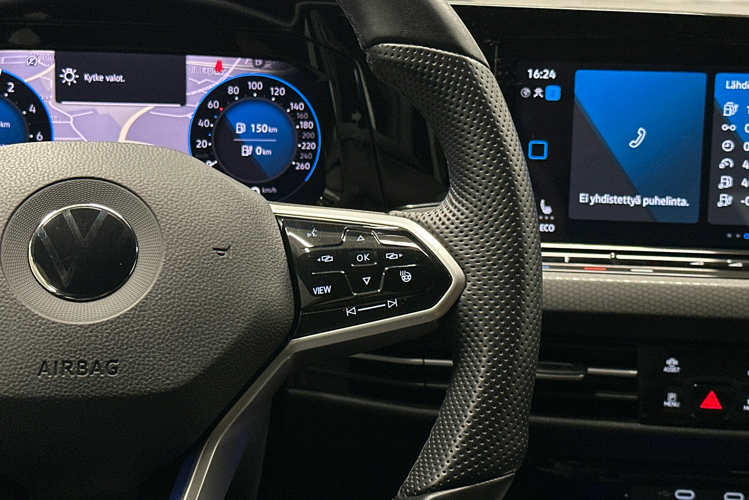 musta Volkswagen Golf 2023 kuva 18.