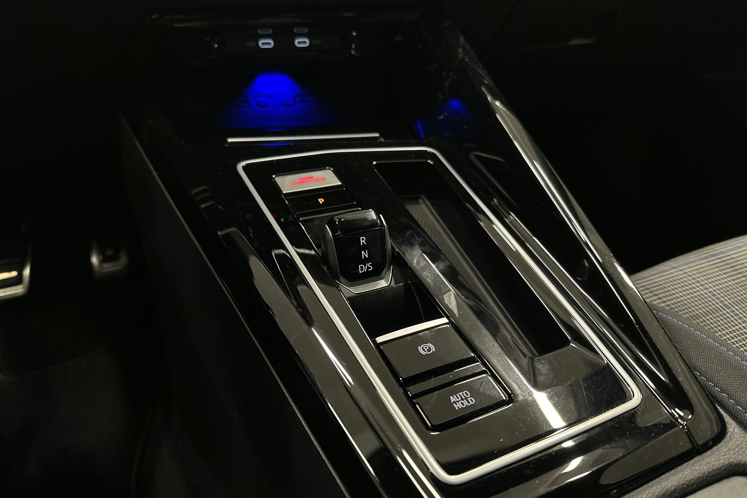 musta Volkswagen Golf 2023 kuva 20.