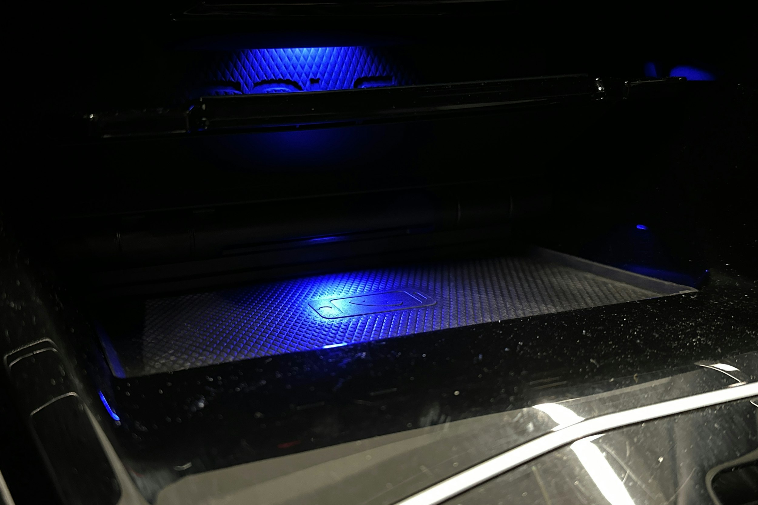 musta Volkswagen Golf 2023 kuva 21.