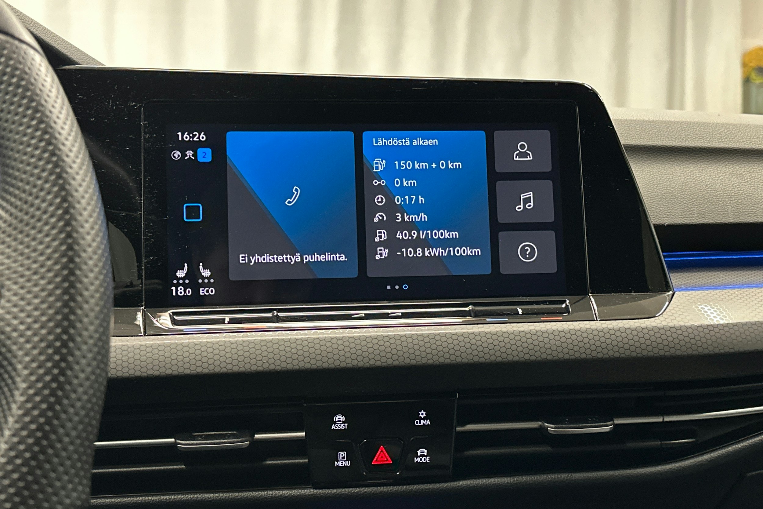 musta Volkswagen Golf 2023 kuva 22.