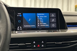 musta Volkswagen Golf 2023 kuva 22.