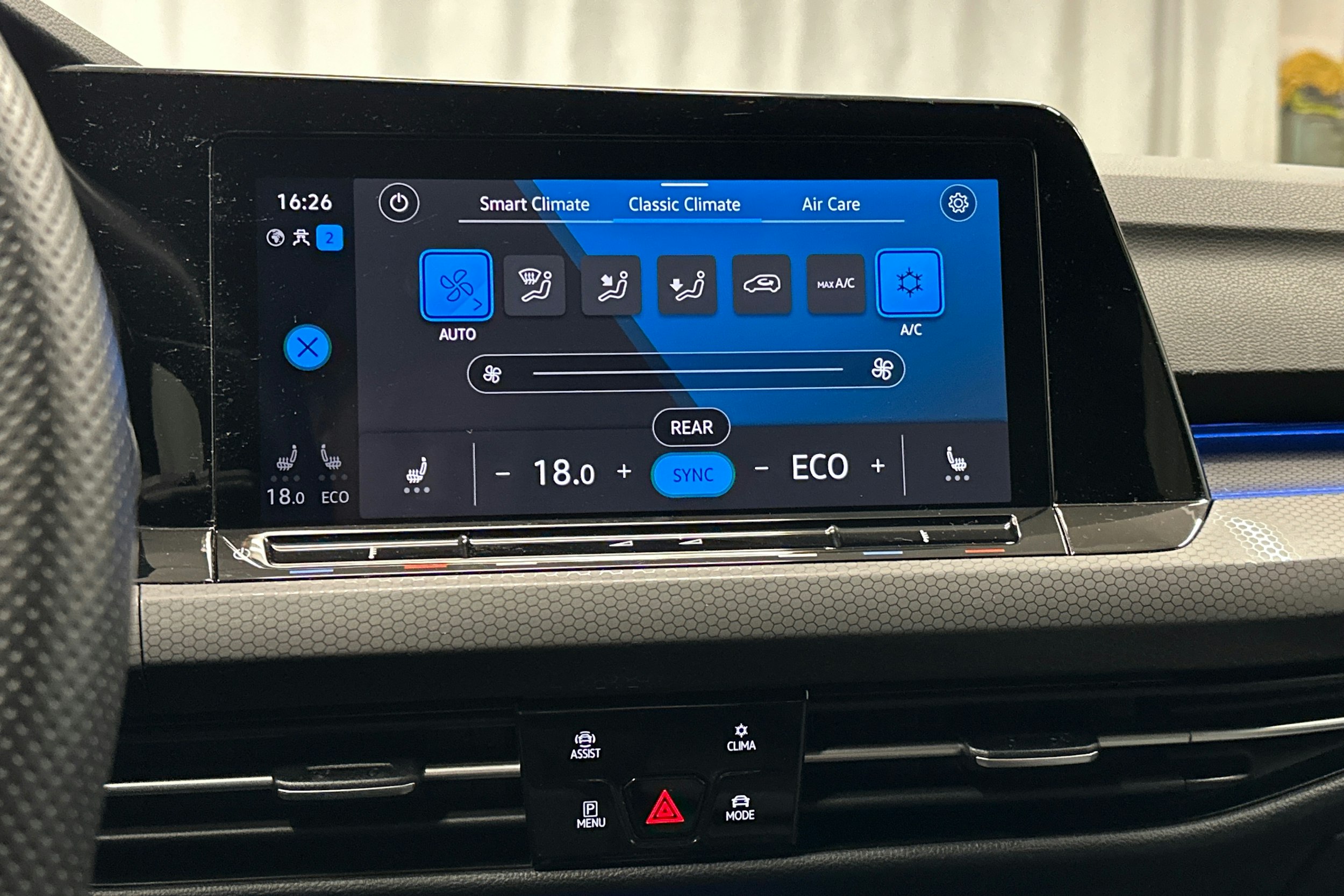 musta Volkswagen Golf 2023 kuva 23.