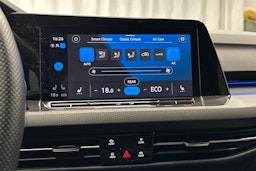 musta Volkswagen Golf 2023 kuva 23.