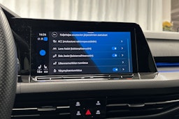 musta Volkswagen Golf 2023 kuva 24.