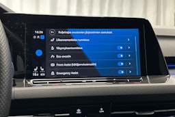 musta Volkswagen Golf 2023 kuva 25.