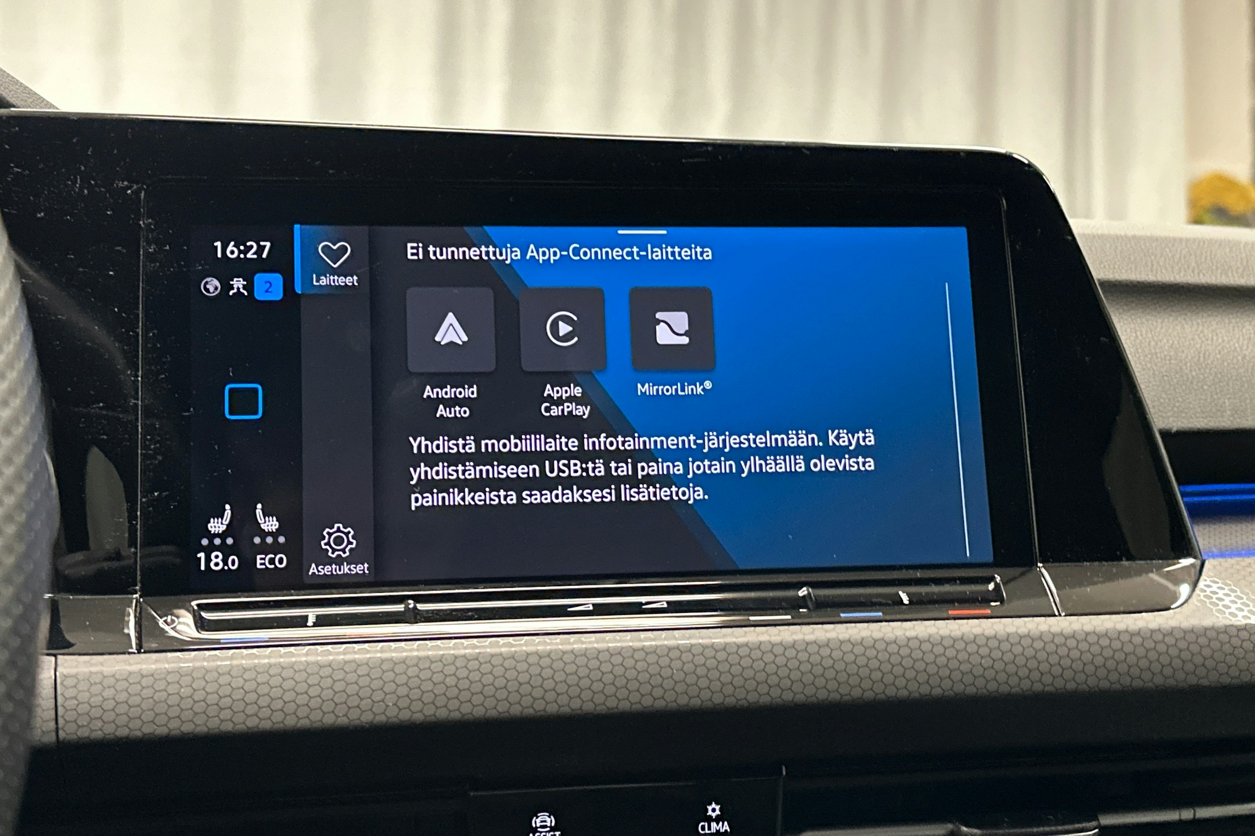 musta Volkswagen Golf 2023 kuva 26.