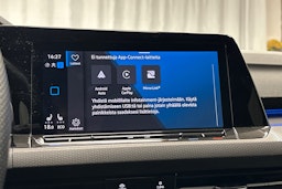 musta Volkswagen Golf 2023 kuva 26.