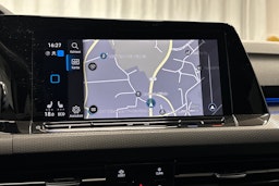 musta Volkswagen Golf 2023 kuva 27.