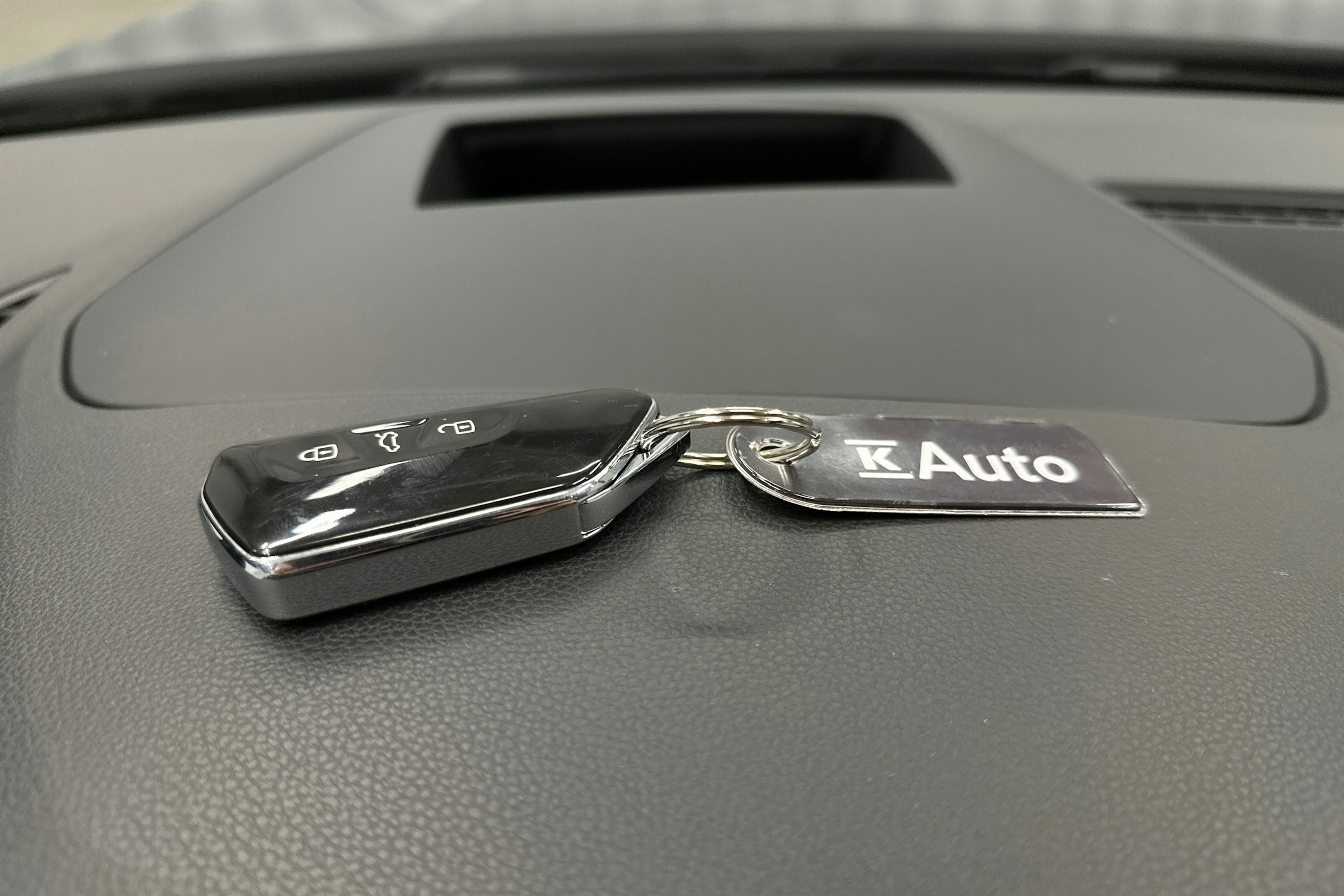 musta Volkswagen Golf 2023 kuva 30.