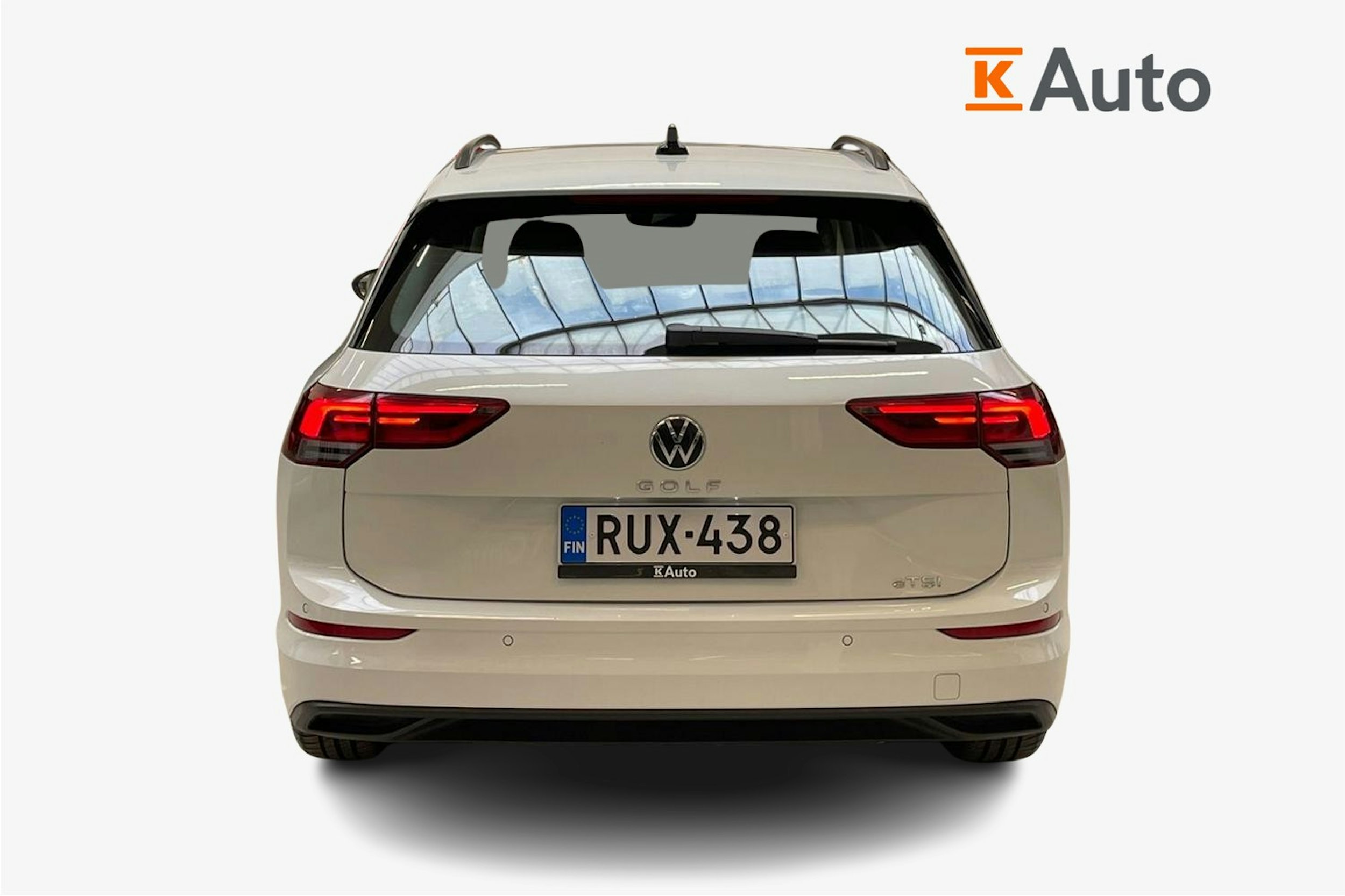 valkoinen Volkswagen Golf 2023 kuva 3.