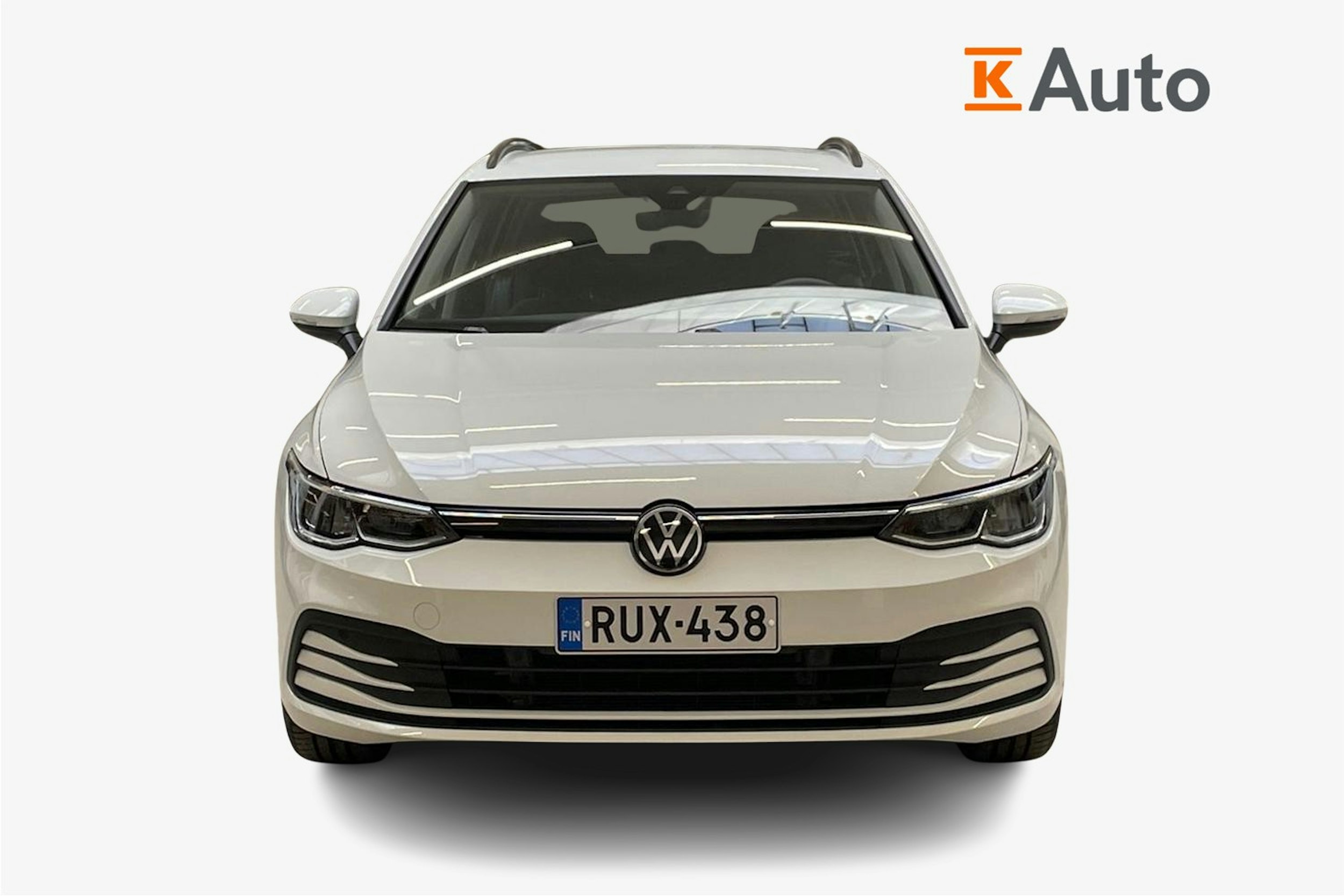 valkoinen Volkswagen Golf 2023 kuva 5.