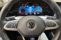 valkoinen Volkswagen Golf 2023 kuva 16.