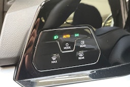 valkoinen Volkswagen Golf 2023 kuva 18.