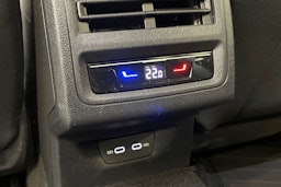 valkoinen Volkswagen Golf 2023 kuva 23.