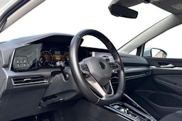 valkoinen Volkswagen Golf 2023 kuva 3.