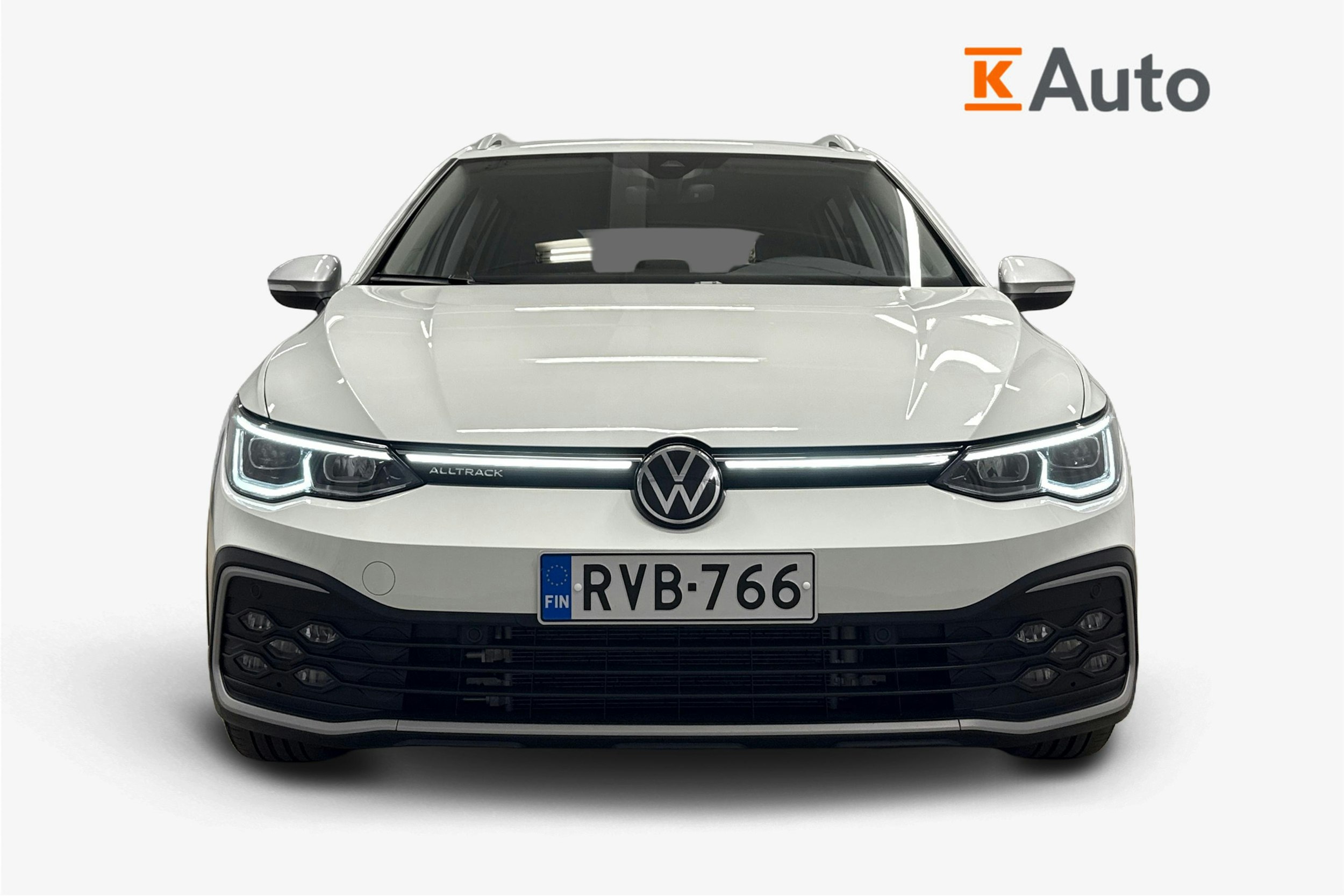 valkoinen Volkswagen Golf 2023 kuva 5.