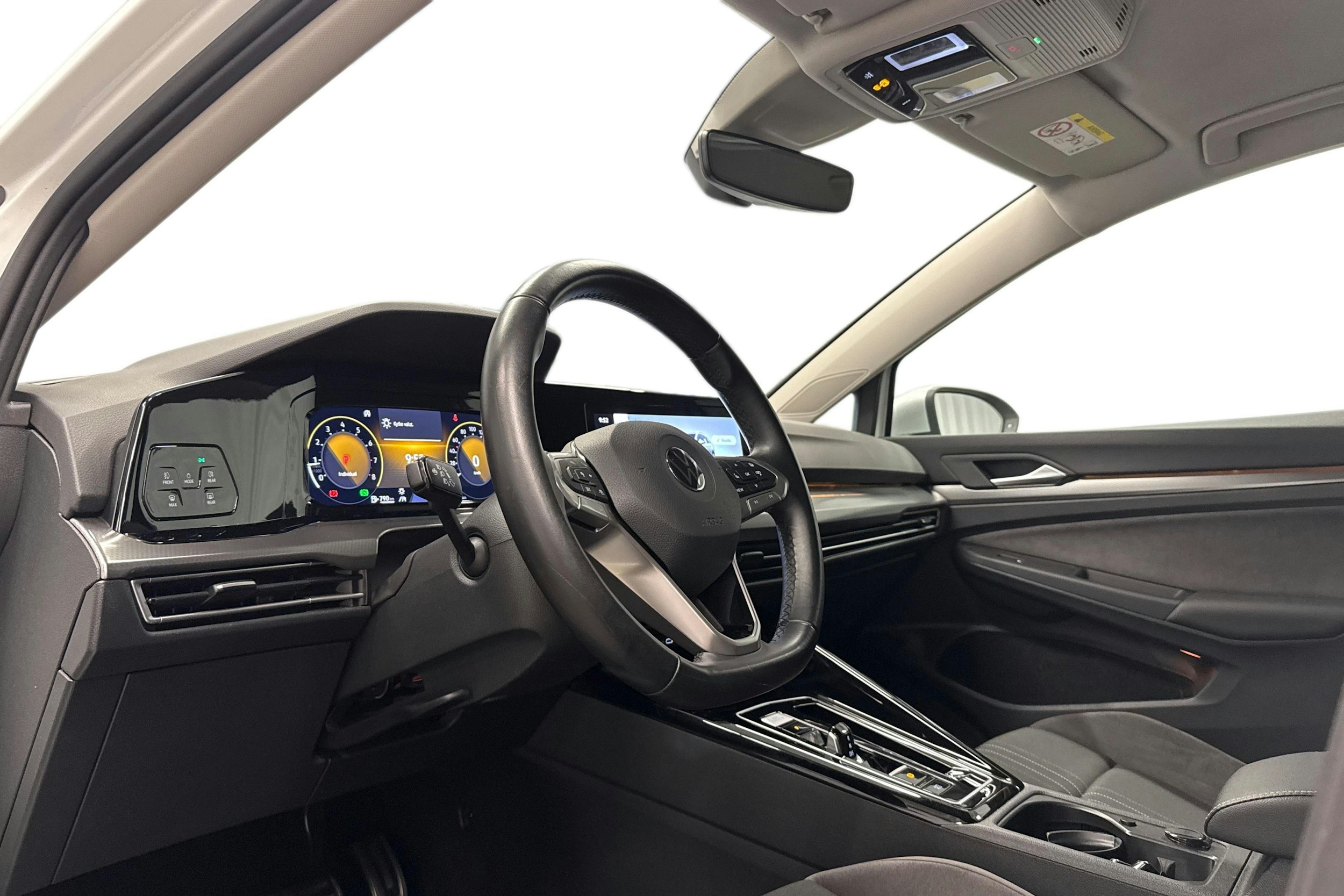 valkoinen Volkswagen Golf 2023 kuva 7.
