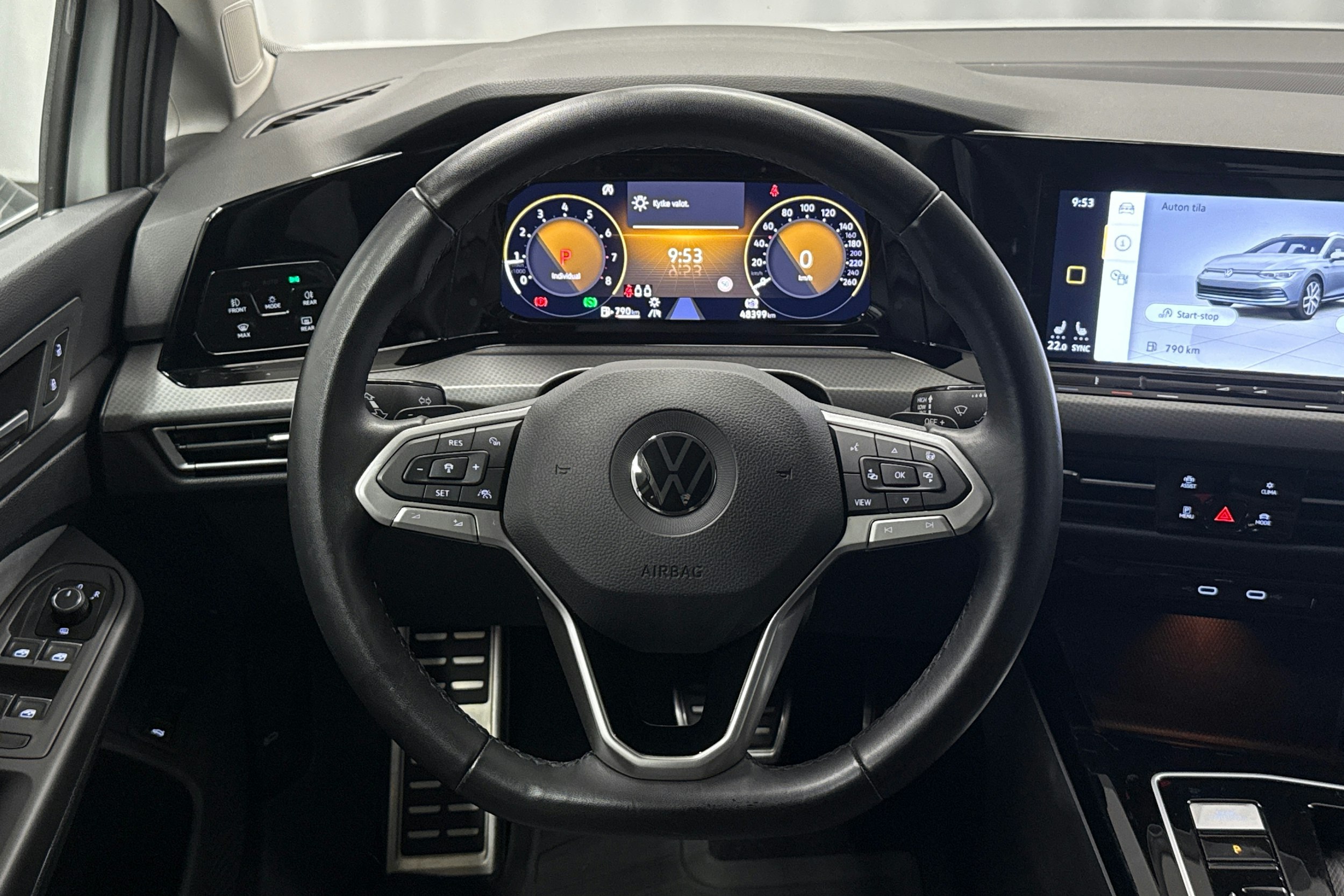 valkoinen Volkswagen Golf 2023 kuva 9.