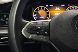 valkoinen Volkswagen Golf 2023 kuva 11.