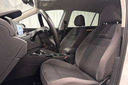 valkoinen Volkswagen Golf 2023 kuva 20.