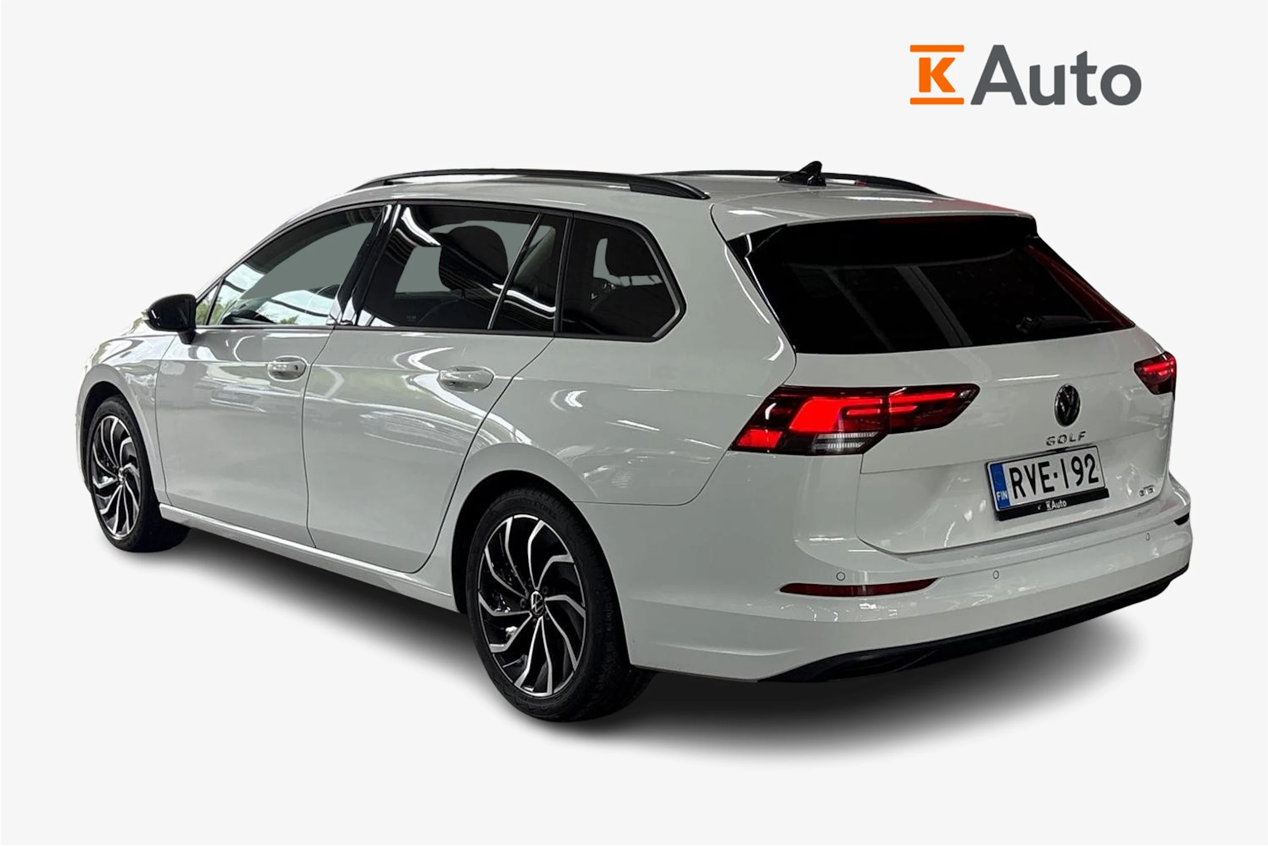 valkoinen Volkswagen Golf 2023 kuva 2.