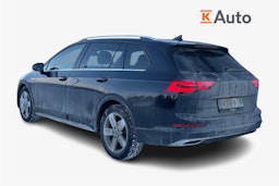 musta Volkswagen Golf 2023 kuva 2.