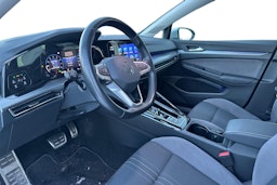 musta Volkswagen Golf 2023 kuva 3.