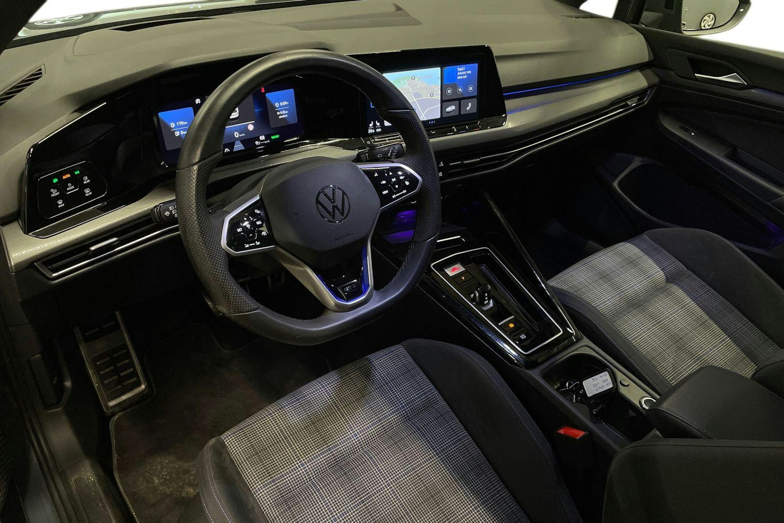 harmaa Volkswagen Golf 2023 kuva 7.