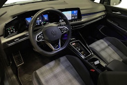 harmaa Volkswagen Golf 2023 kuva 7.