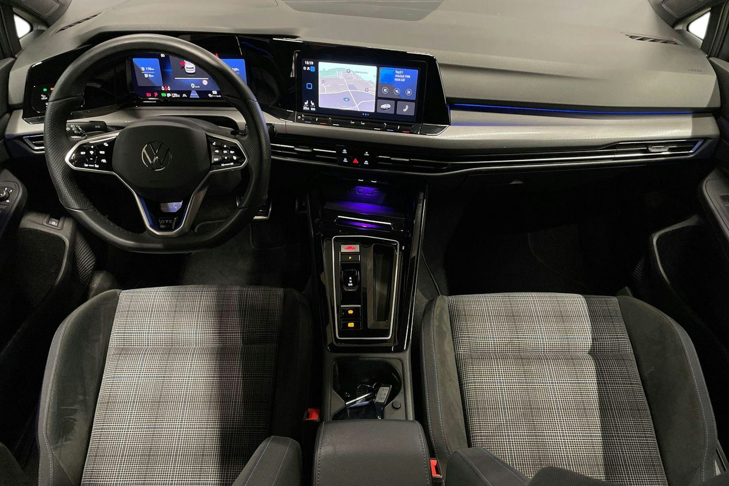 harmaa Volkswagen Golf 2023 kuva 9.