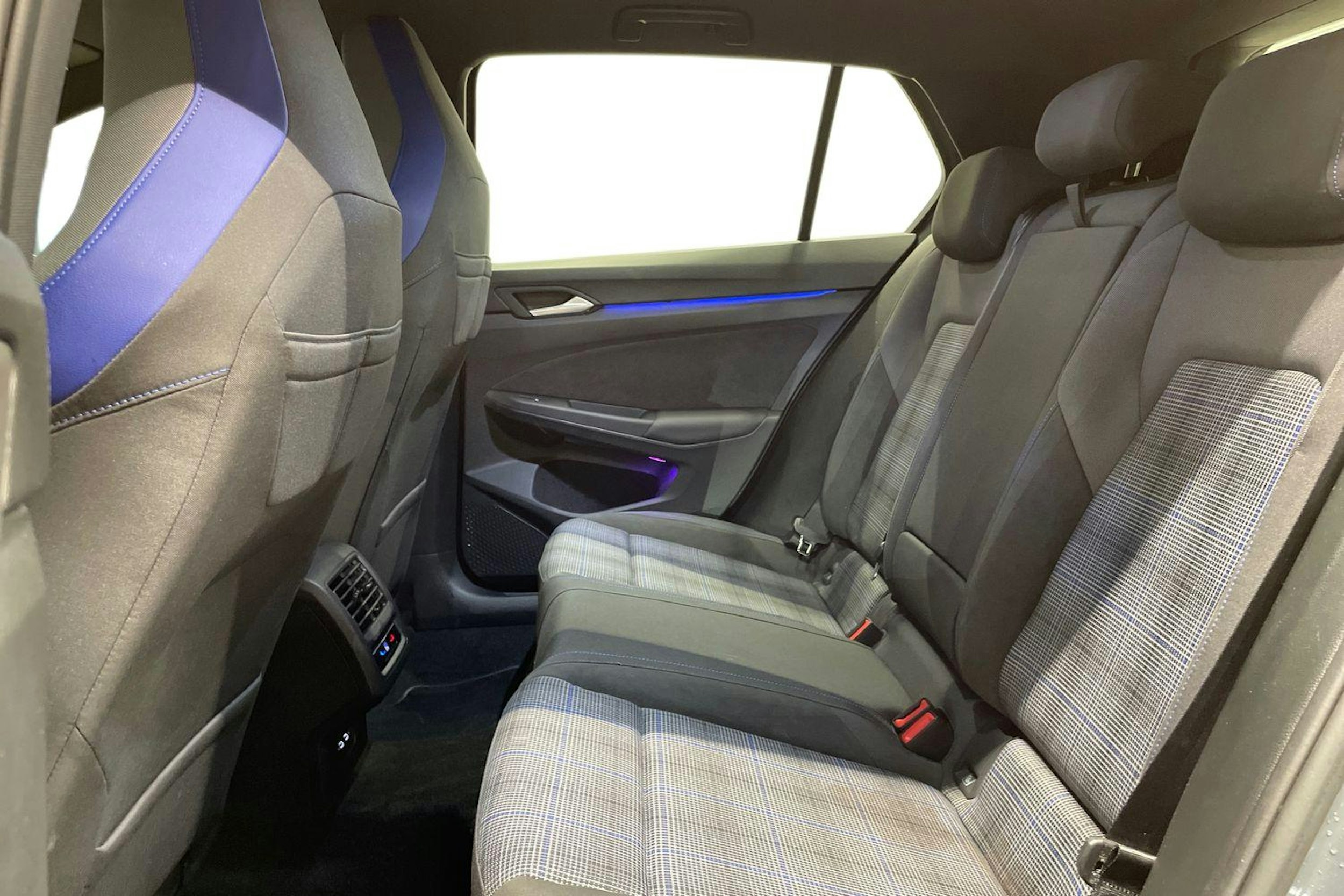 harmaa Volkswagen Golf 2023 kuva 10.