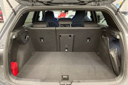 harmaa Volkswagen Golf 2023 kuva 15.