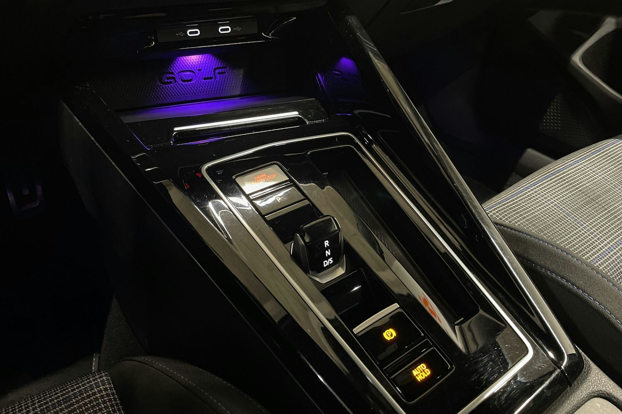 harmaa Volkswagen Golf 2023 kuva 24.