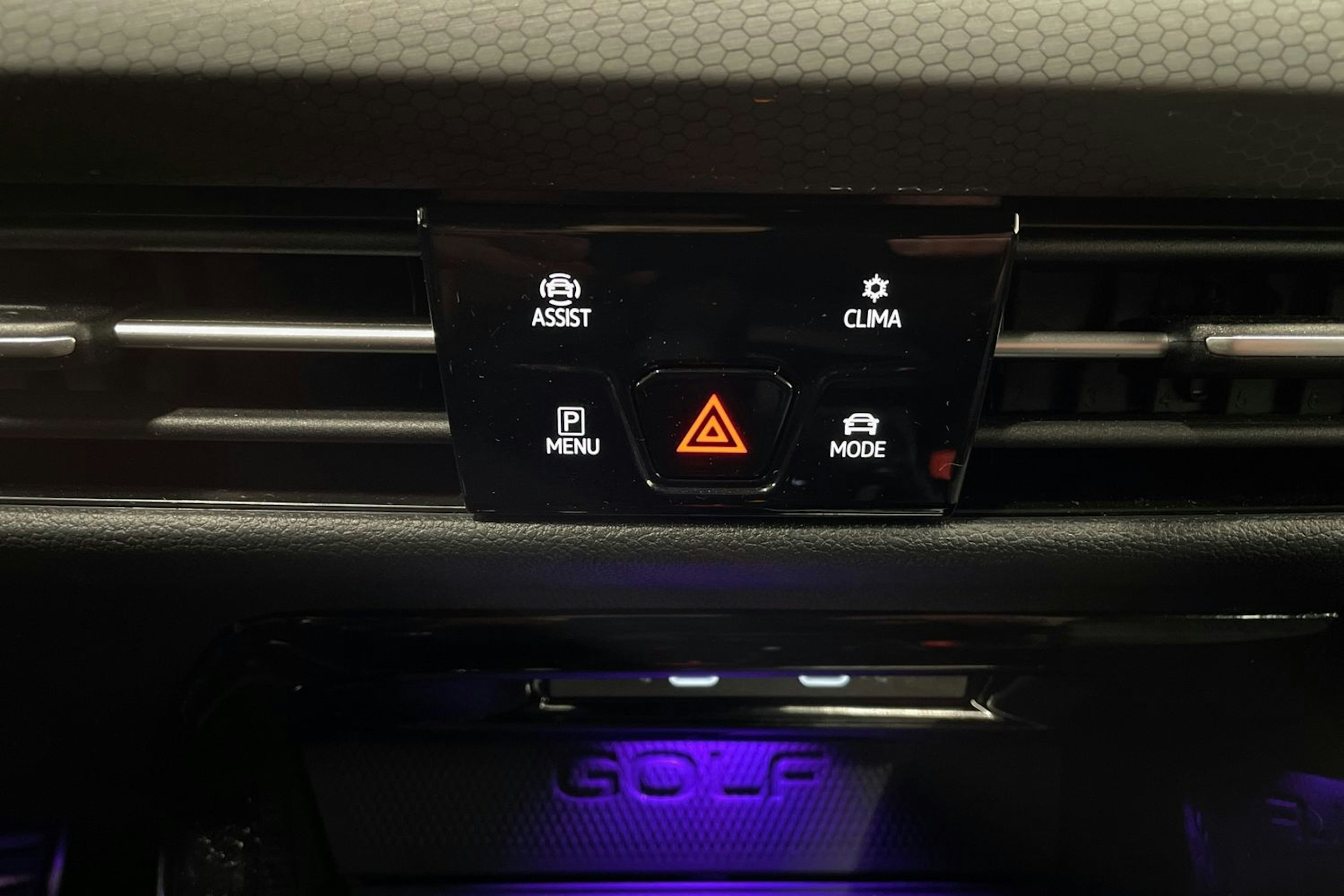 harmaa Volkswagen Golf 2023 kuva 25.