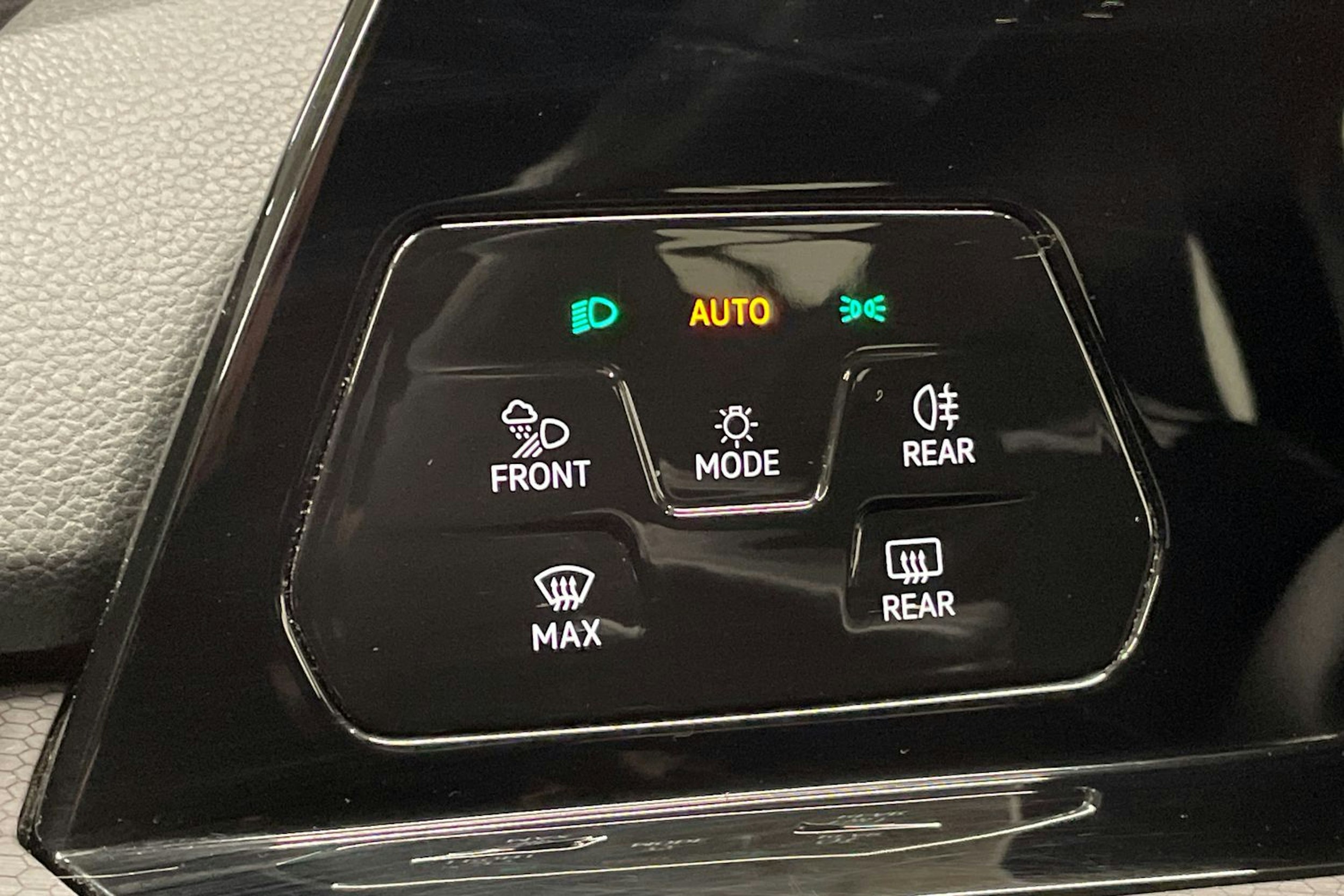 harmaa Volkswagen Golf 2023 kuva 26.