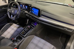 harmaa Volkswagen Golf 2023 kuva 32.