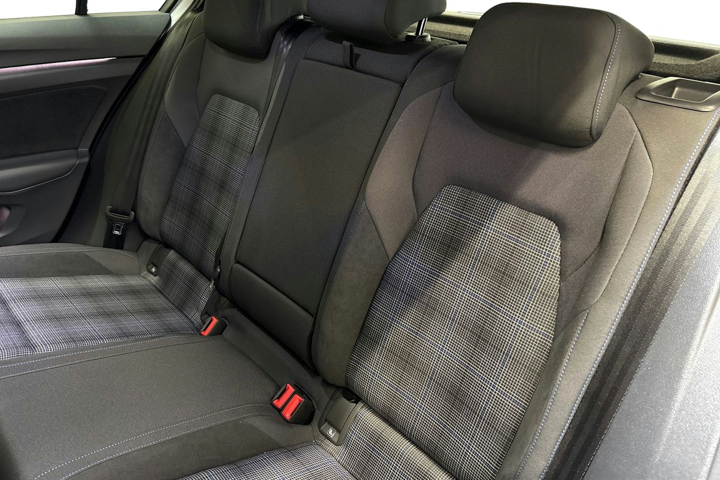 harmaa Volkswagen Golf 2023 kuva 8.