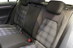 harmaa Volkswagen Golf 2023 kuva 8.