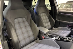 harmaa Volkswagen Golf 2023 kuva 14.
