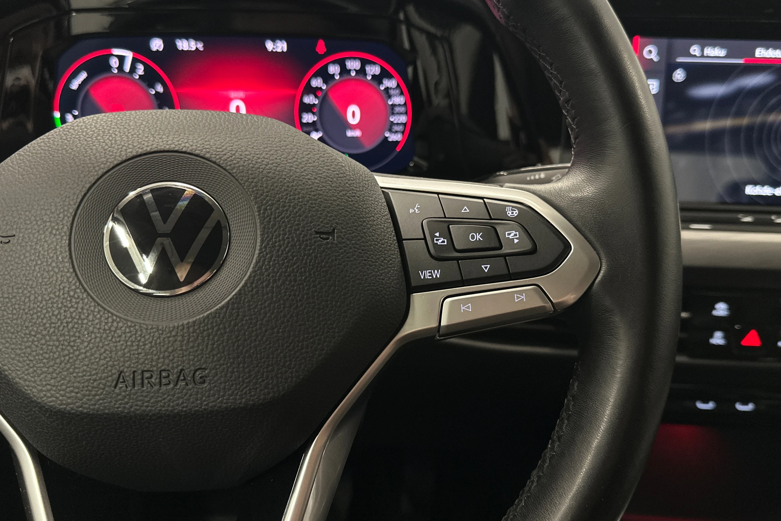 harmaa Volkswagen Golf 2023 kuva 12.