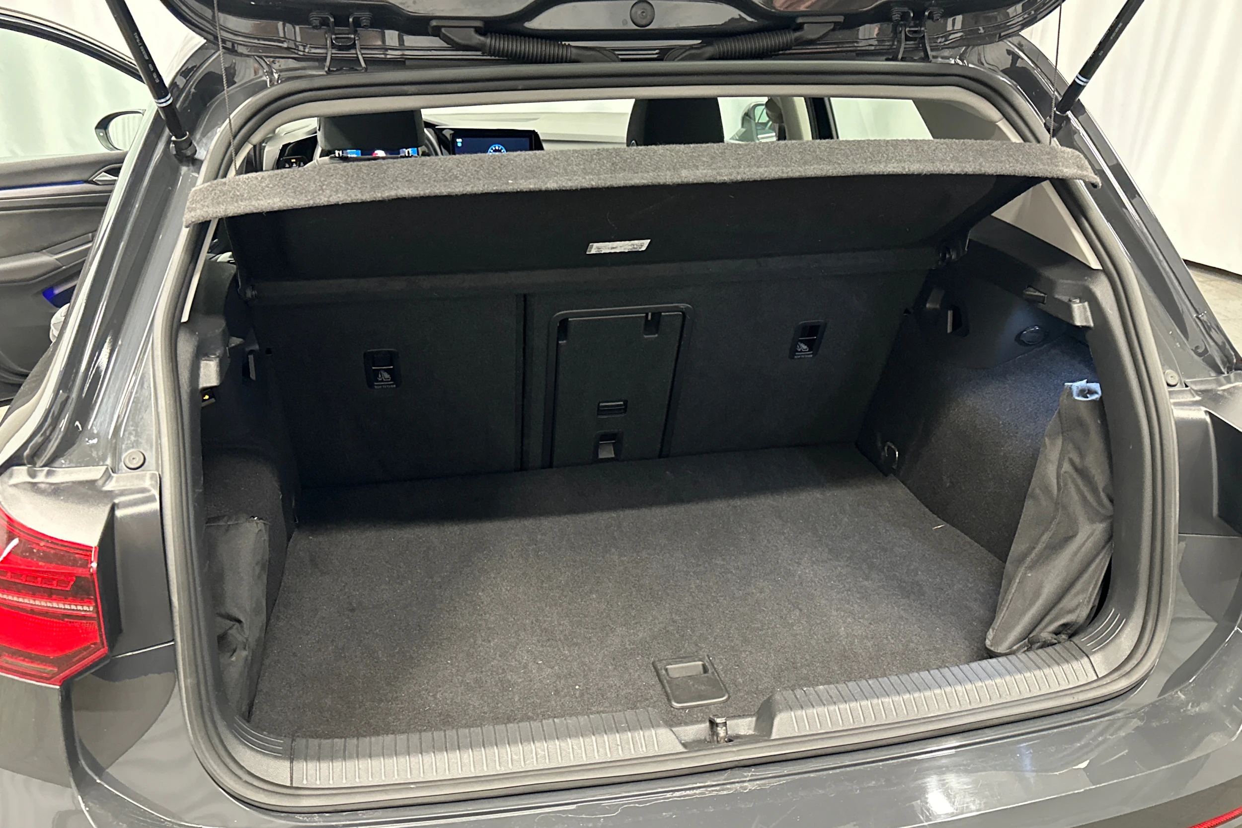 harmaa Volkswagen Golf 2023 kuva 35.